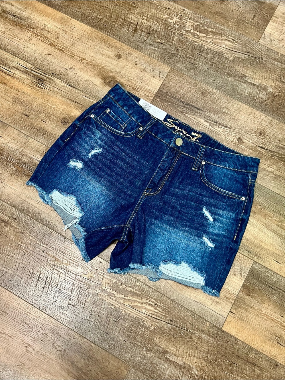 Seven7 Weekend Short NWT Size 10 Distressed Fray Hem Denim Jean Shorts